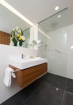 Fraser - Serviced 4*